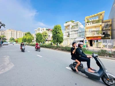NHÀ MẶT TIỀN ĐẠI LỘ III - PHƯỚC BÌNH - NGAY SÁT GLOBAL CITY