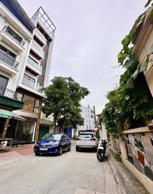 bán nhà 7 tầng Thạch Bàn kinh doanh sầm uất