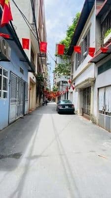 bán nhà 2.5 tầng Cầu Giấy mặt tiền khủng