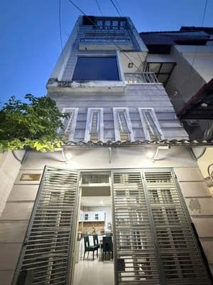 Nhà Nguyễn Văn Lạc 45m² nở hậu, 5 tầng, giáp Q1, view Grand Marina