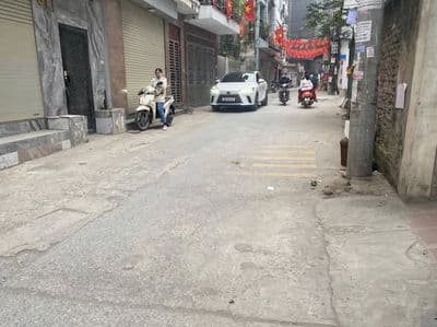 bán nhà 53m2 Hoàng Quốc Việt gần ô tô tránh