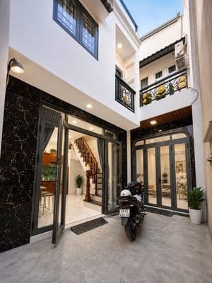 NHÀ MỚI 2 TẦNG BTCT Ở NGAY CHIẾN LƯỢC - HẺM AN NINH - SÁT HẺM XE TẢI