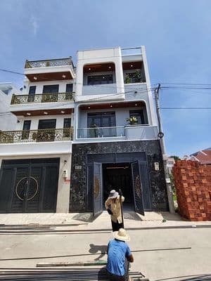 BÁN NHÀ CAO CẤP ĐÚC 4 TẤM GẦN CHỢ BÀ ĐIỂM 5M X 18M