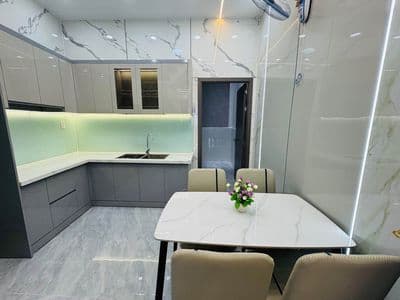 CHIỀU DÀI 14M-HẺM XE HƠI 5M-3PN,3WC-SỔ ĐẸP NỞ HẬU -GIÁ 4.1 TỶ(TL)🏡