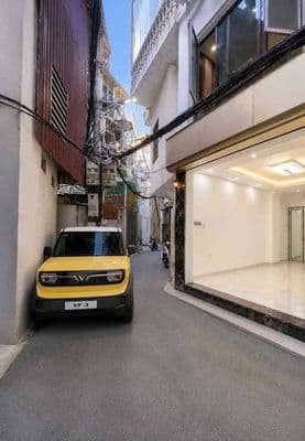 Cực Hiếm , Nhà mới thang máy 35m ,6 tầng , ôtô VF3 đỗ cửa