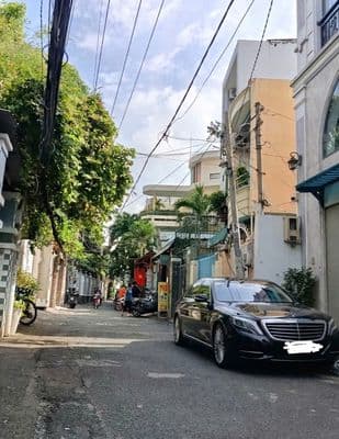 NHÀ ĐẸP 4T x 80m2 - XE HƠI đậu cửa, mới, nội thất VIP ra Bùi Đình Túy.
