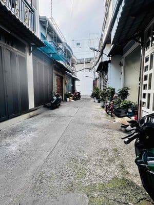 Nhà hẻm chuẩn 4m ô tô, 30m ra mặt tiền, 2 tầng 3,3x10,5 Phan Huy Ích