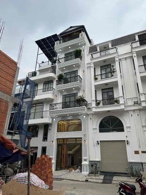 nhà trệt lửng 3 lầu tum xây mới 100%