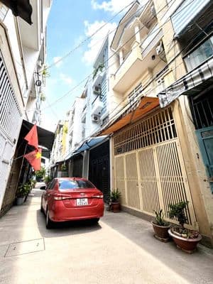 Hơn 6 Tỉ- Xe Hơi Đậu Nhà- Ngang 4M- 3 Tầng Đúc - Sát Mặt Tiền