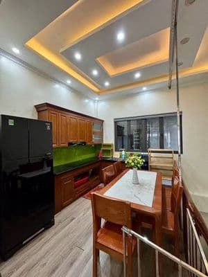Nhà Đền Lừ 42m2, ô tô đỗ trong nhà, kinh doanh, 5 tầng, 2 thoáng