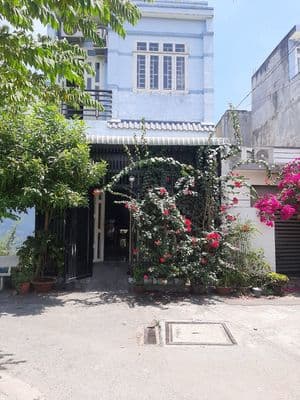 Cô Bình bán căn nhà 1 lầu mặt đường kinh doanh buôn bán , sổ riêng