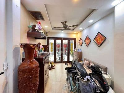 Hoàng Quốc Việt, 20m ra oto tránh. 3 gác tránh. dân xây, ở luôn
