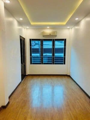 Bán nhà Lĩnh Nam, Hoàng Mai 32m2, 5 tầng, 6 phòng, sổ đỏ riêng