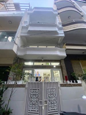 Hẻm Ba Tháng Hai,3Tầng,3PN,gần khu chung cư Hoà Bình,an ninh, sạch sẽ