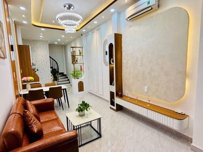 Nhà Hoàng Văn Thụ, 4 lầu, 3PN, Mới, Full nội thất, Ở liền