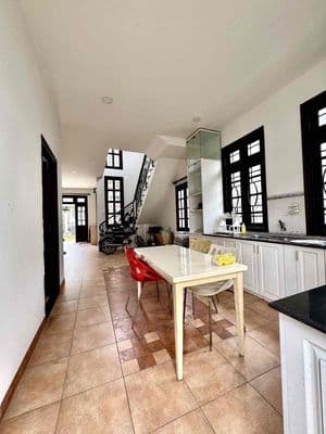BIỆT THỰ SÂN VƯỜN TRƯỜNG THỌ – HẺM XE HƠI – GẦN ĐẶNG VĂN BI – 256M² –