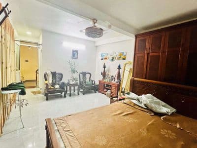 Ngọc Khánh, lô góc, 30m ra oto đỗ, dân xây, an sinh tốt, ở luôn