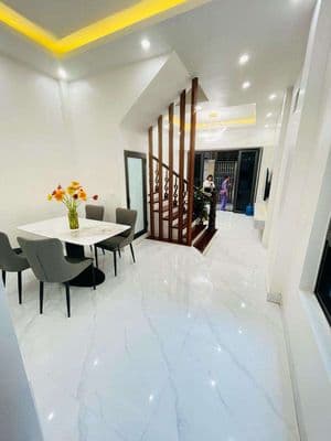 Hoàng Quốc Việt, ngõ thông, lô góc, thoáng sáng, full nội thất,