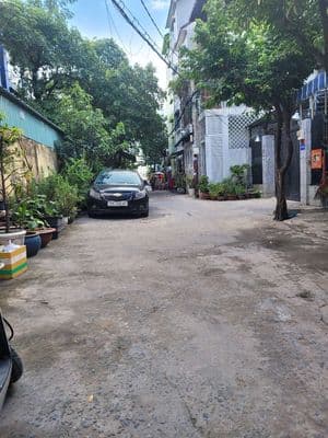 Hẻm xe hơi Thống Nhất sát trường tiểu học Phan Chu Trinh