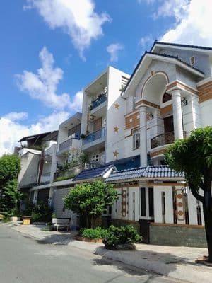 BÁN NHÀ Đ,BÌNH TRỊ ĐÔNG ÔTÔ NG ( 4m x 20m x 3TẦNG ) GIÁ : NHỈNH 6TỈ TL