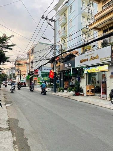 Bán nhà mt Quách Văn Tuấn P.12, Tân Bình. DT: 4,3x26m. Giá: 22.5 tỷ