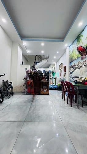 Bán Nhà Quận 1 - 4 Tầng BTCT - 2 Sân Thượng - 4PN - 49M Nhỉnh 10 Tỷ