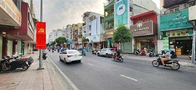 Nhà MT Phú Nhuận 35 m2 ( 4 x 10.5 ) 3 TẦNG - CHO PHÉP XD 6 TẦNG
