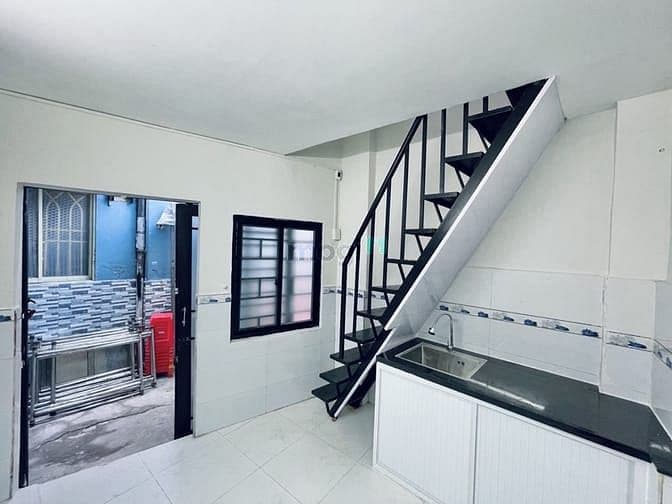 Hiếm - Chỉ 1 tỷ 65 - Nhà 2T giáp Bình Thạnh - hẻm 3m - sổ hồng riêng