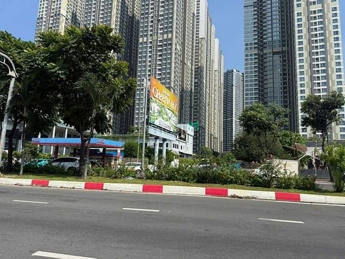 ~ nhà đã xây dựng móng Ihầm ,8 tầng, tổng sàn XD 921.6m2, chỉ 56 TY