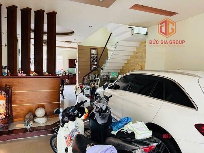Bán nhà mặt tiền đường Nguyễn Thành Phương; sổ hồng 122m2 giá 10 tỷ