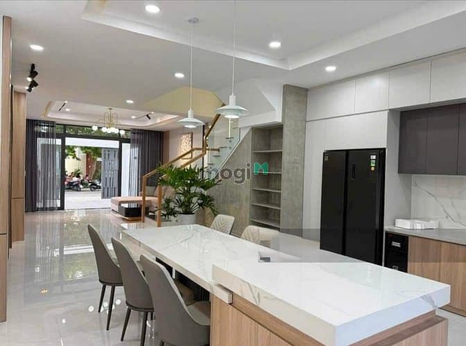 Phạm Thế Hiển Quận 8- 50m2- Giá 4tỷ2- SHR -Gần Bến Xe