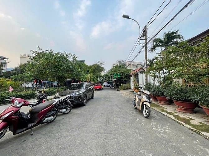 Bán Nhà 3 Tầng DT 245m2 Ngang 12m Ngay Chợ Linh Trung Thủ Đức