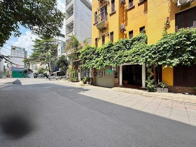 Bán nhà HXH Tải quay đầu - Đường Cách Mạng Tháng 8, P.11, Quận 3