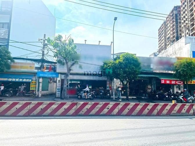 Cần bán gấp nhà mặt tiền Huỳnh Tấn Phát chỉ bằng giá hẻm Quận 7