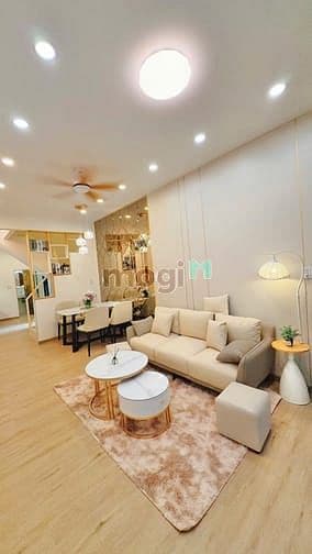 Hẻm Ba Gác - Cạnh Mặt Tiền Nguyễn Duy Dương Quận 10 32M2 2 Tầng 6 Tỷ 5