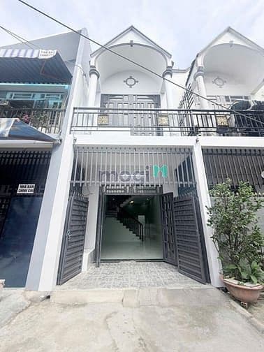 885TR, công chứng nhận nhà 60m2, ngay đường lớn 100m, ô tô 5m. Hóc Môn